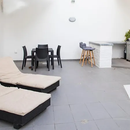 With Luxurious Pool 5 Mins Walk From The Beach
