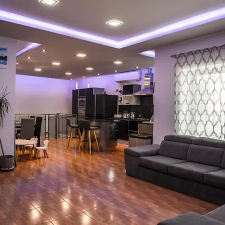 With Luxurious Pool 5 Mins Walk From The Beach Naxxar