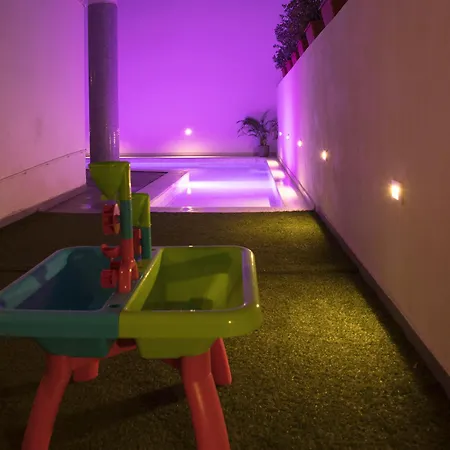 With Luxurious Pool 5 Mins Walk From The Beach *