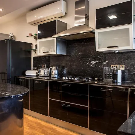 With Luxurious Pool 5 Mins Walk From The Beach Apartment Naxxar