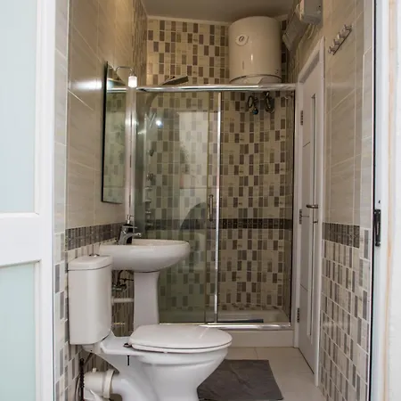 With Luxurious Pool 5 Mins Walk From The Beach