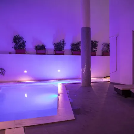 With Luxurious Pool 5 Mins Walk From The Beach *