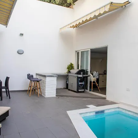 With Luxurious Pool 5 Mins Walk From The Beach * Naxxar