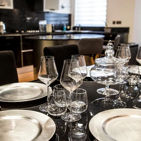 With Luxurious Pool 5 Mins Walk From The Beach Naxxar