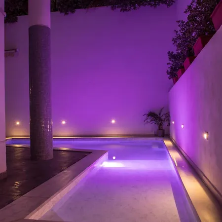 With Luxurious Pool 5 Mins Walk From The Beach *